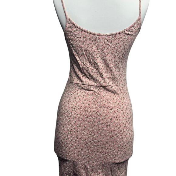 Brandy melville pink floral - Picture 2 of 3